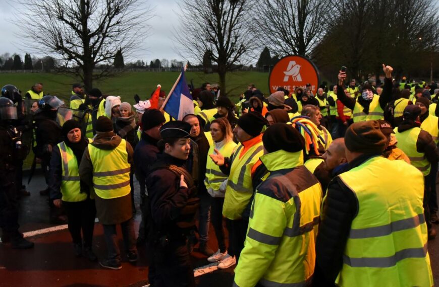 Johnny Halliday, le gilet jaune, l’écran plat, McDonald’s