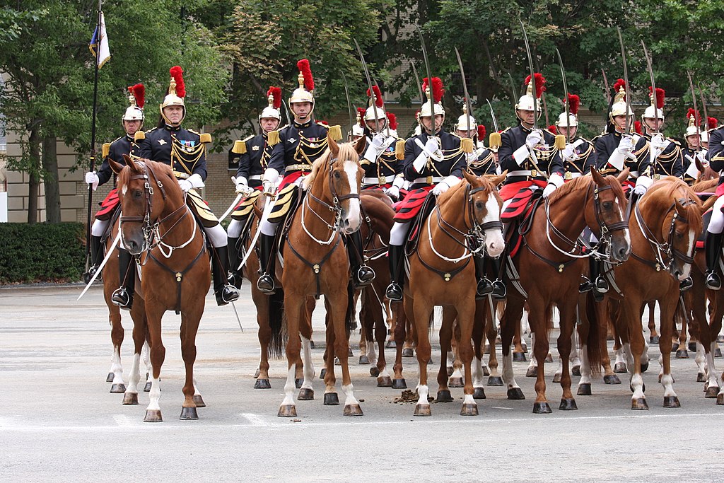 Escadron de cavalerie de la garde républicaine. Quartier des Célestins - 14 juillet 2012 (wikicommons)
