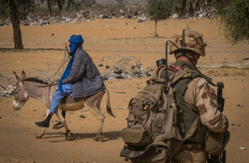 Opération Barkhane: l’armée française s’enlise, Emmanuel Macron exige le soutien africain