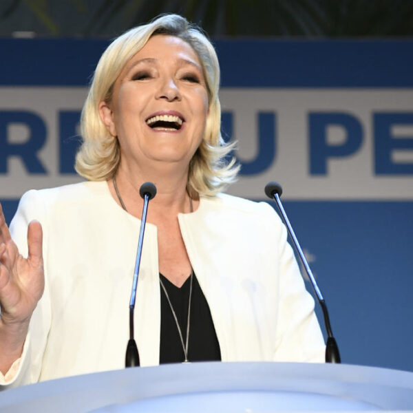 Marine Le Pen candidate en 2022: lui barrer la route coûte que coûte