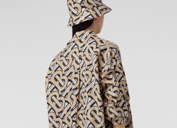 Burberry, un bon exemple de la tendance aux masses