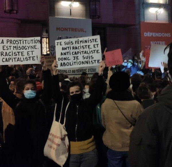 Nouvelle répression de survivantes de la prostitution à une manifestation contre les violences faites aux femmes