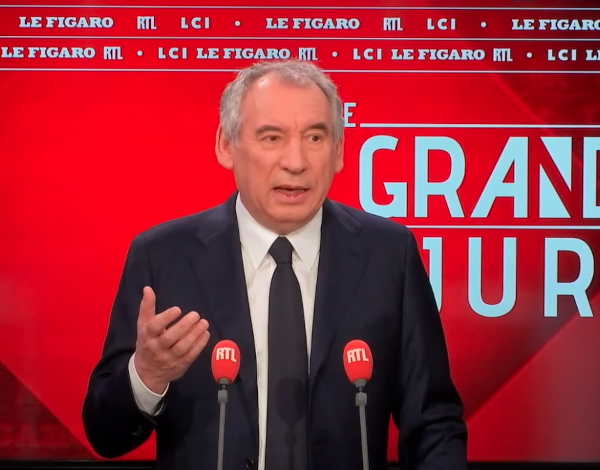 François Bayrou, les 4 000 euros par mois et la gauche misérabiliste