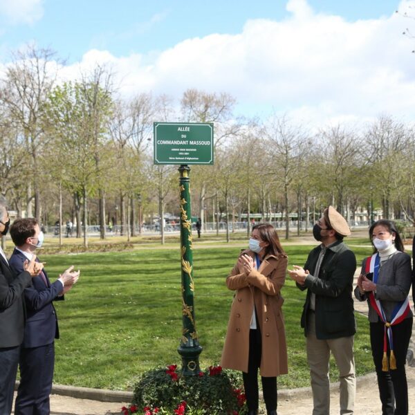 Anne Hidalgo : une allée des jardins des Champs-Elysées prend le nom du seigneur de la guerre Massoud