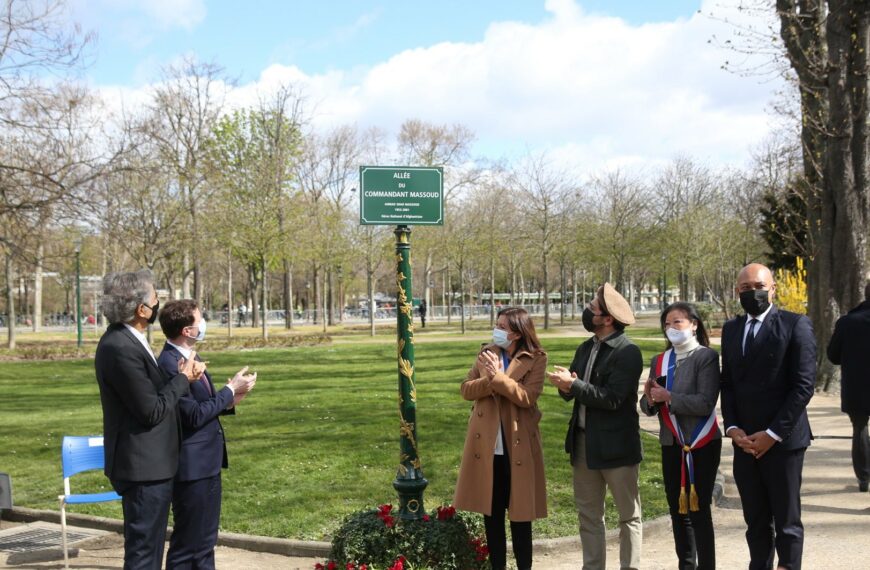 Anne Hidalgo : une allée des jardins des Champs-Elysées prend le nom du seigneur de la guerre Massoud