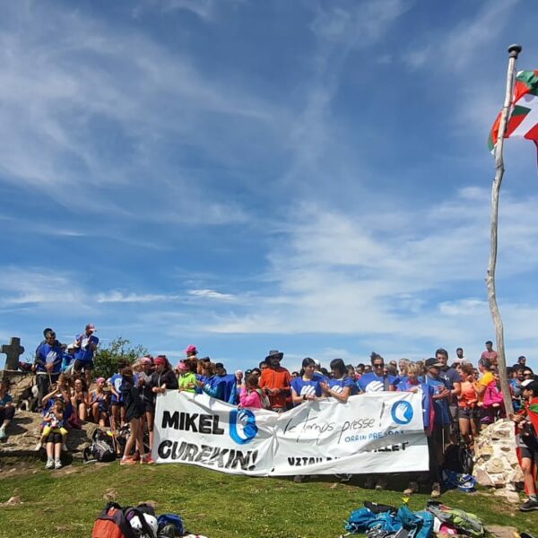 Marche solidaire sur les sommets au Pays basque en France