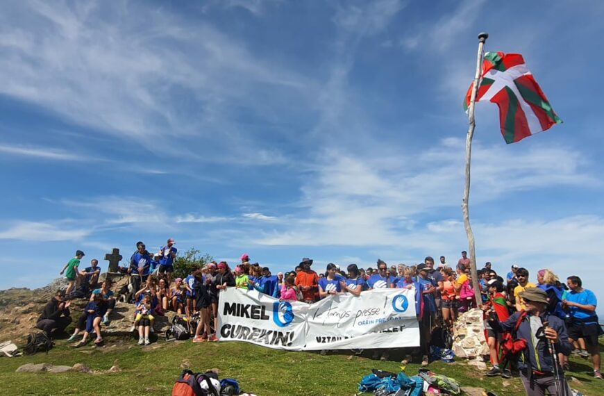 Marche solidaire sur les sommets au Pays basque en France