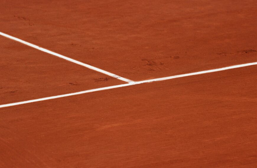 Roland-Garros: quand le sommet de l’État cède à quelques nantis