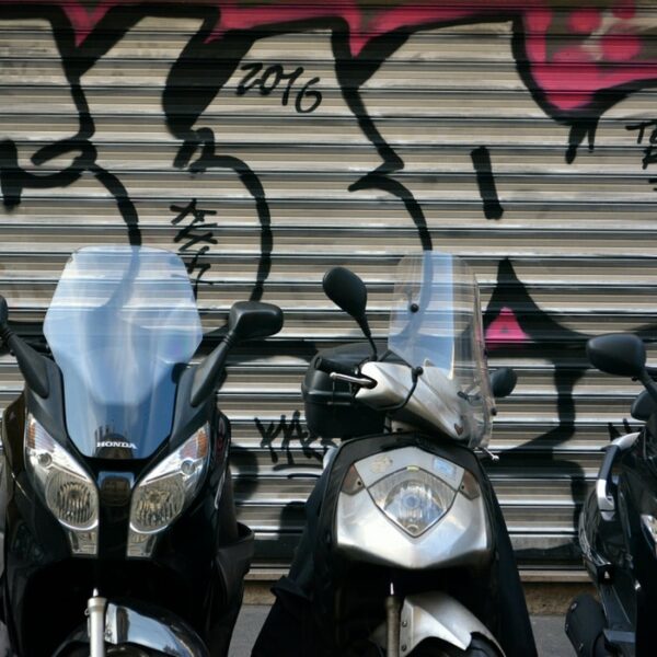 Individualisme: la France capitule sur la remontée interfile des motards