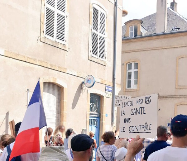 Déloyauté à la collectivité : 215 000 anti-pass sanitaire le 14 août 2021