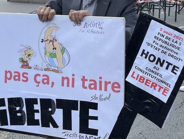 La catastrophe crypto-fasciste continue: 237 000 anti-pass sanitaire le 7 août 2021