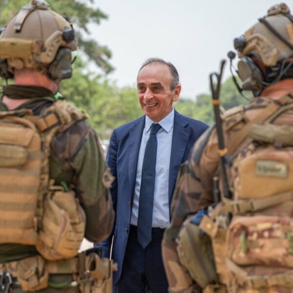 Eric Zemmour en visite de Noël sur une base militaire