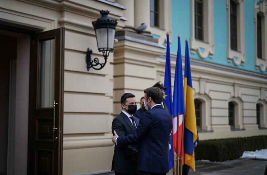 Emmanuel Macron à Kiev alors que la guerre est un thème officiel