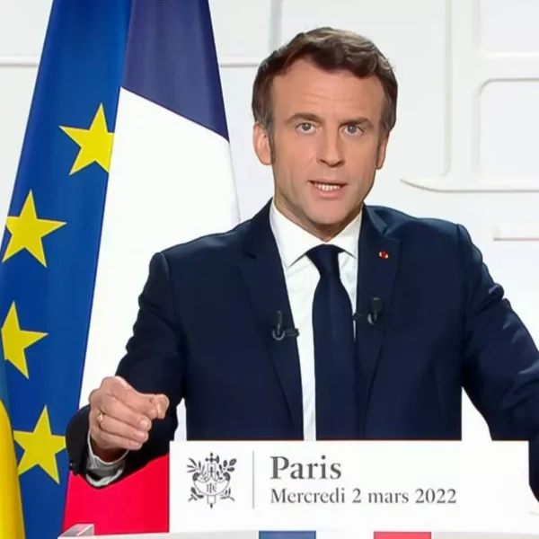 Emmanuel Macron : la France n’est pas en guerre contre la Russie, mais…