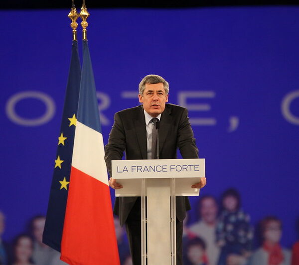 Henri Guaino donne des arguments pour justifier la guerre