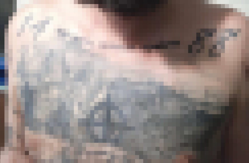Azov change son logo, les tatouages nazis restent
