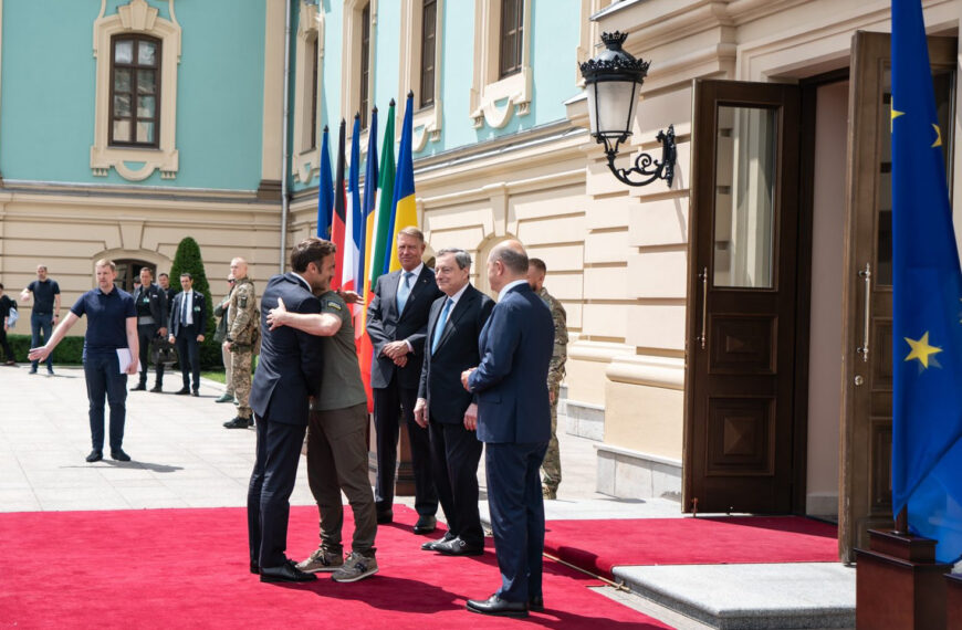 Les valets américains Macron, Scholz et Draghi à Kiev