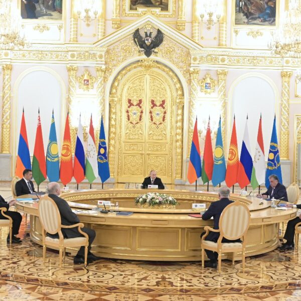 Sommet de l’OTSC à Yerevan: la fuite en avant suicidaire de l’Arménie