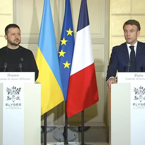 Silence complet à gauche sur l’alliance militaire franco-ukrainienne