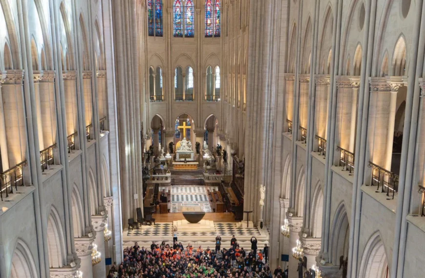 Vitraux de Notre-Dame: Stéphane Bern « fait son Viollet-le-Duc »