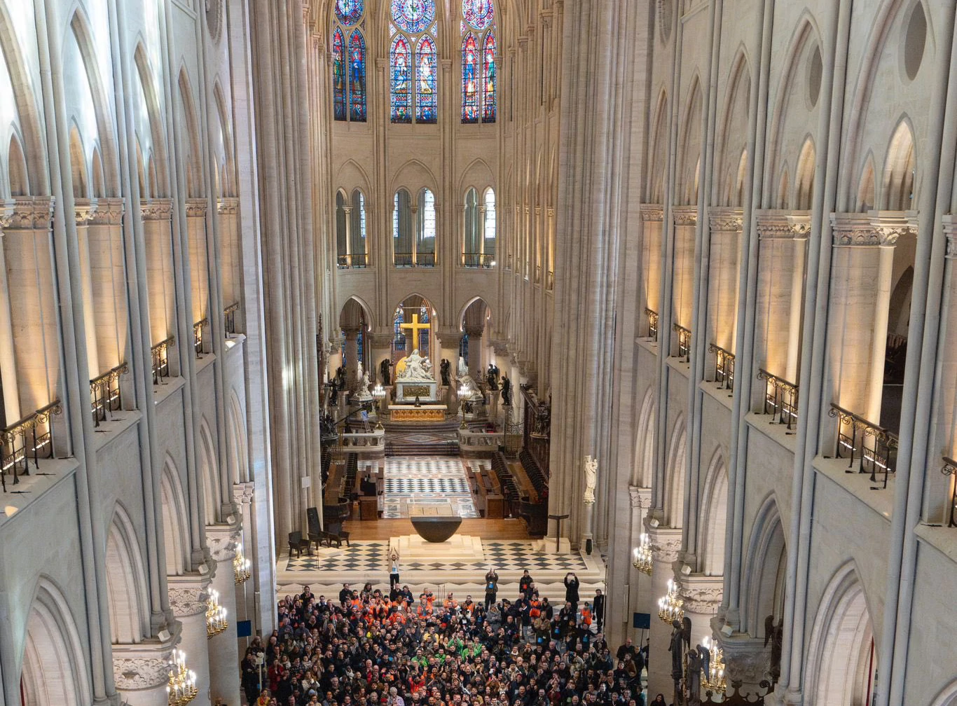 Vitraux de Notre-Dame: Stéphane Bern « fait son Viollet-le-Duc »