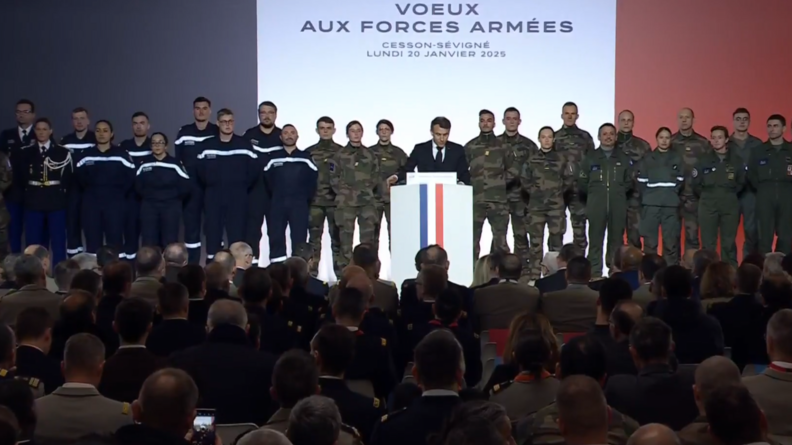 Vœux aux armées : Emmanuel Macron accentue la pression militariste