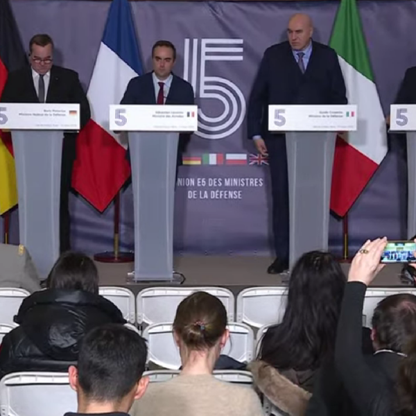 Réunion à Paris de cinq ministres européens des armées