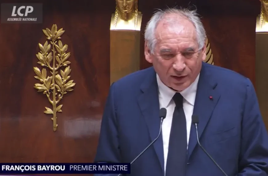 François Bayrou sacrifié pour ouvrir la guerre contre les masses