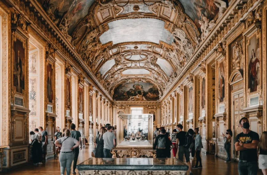 La place de la présidente-directrice du Louvre Laurence des Cars est en prison