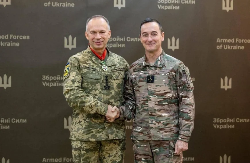 Le CEMA français fait de son homologue ukrainien un commandeur de la Légion d’Honneur